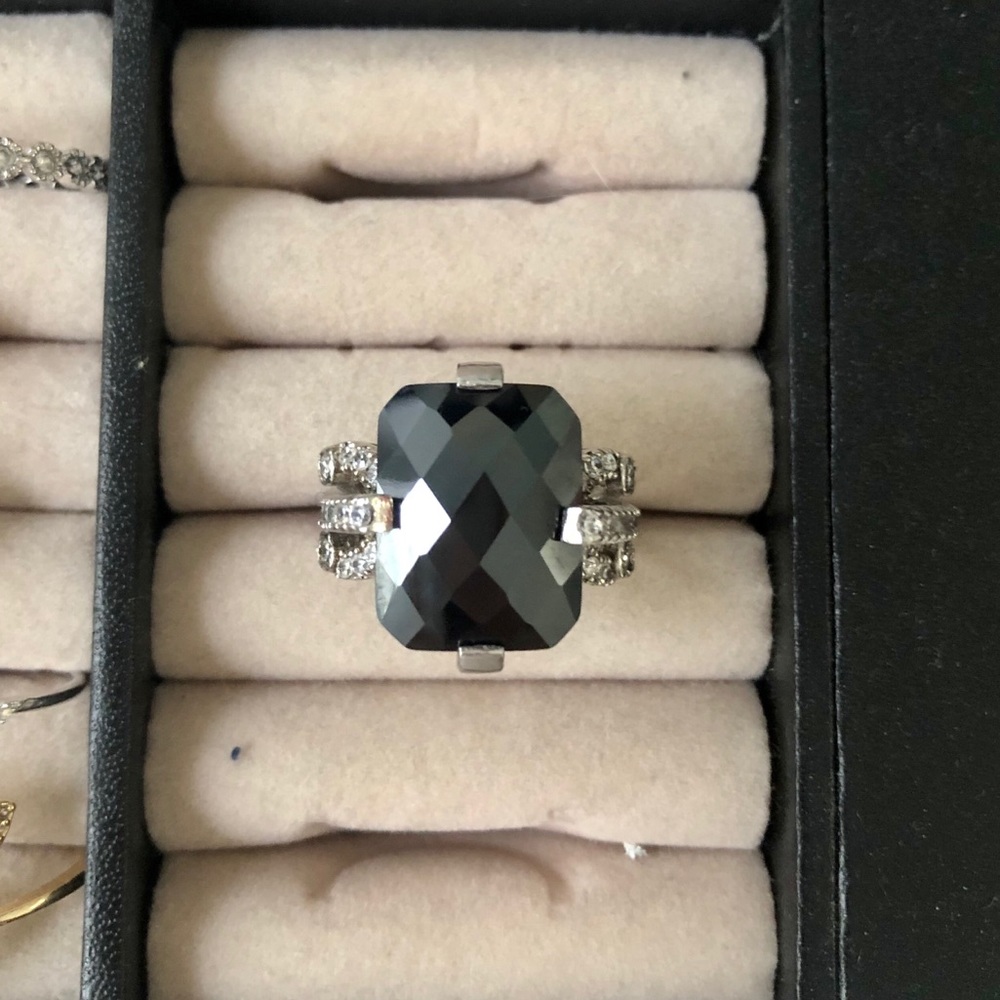 Black onyx costume ring - Picture 2 of 8